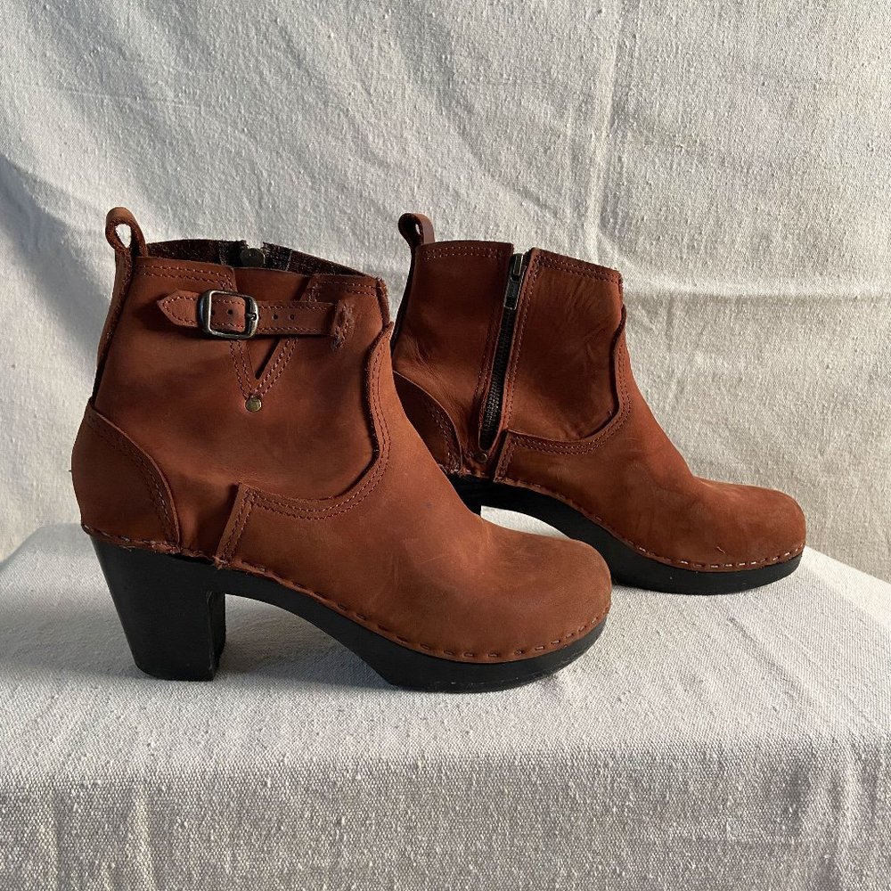 No.6 Classic Leather Buckle Clog Boot in Bourbon